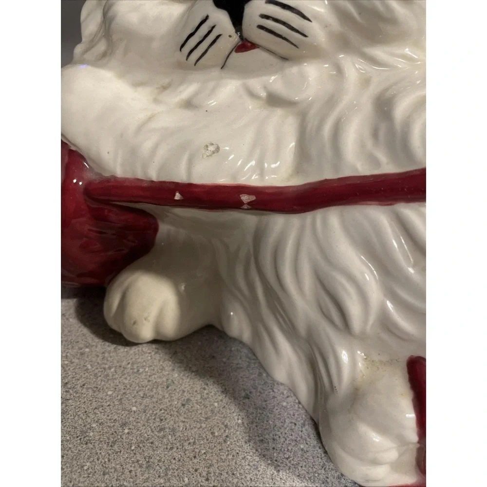Large Vintage White Ceramic Persian Kitten Kitty Cat Playing w/ Red Yarn Figure